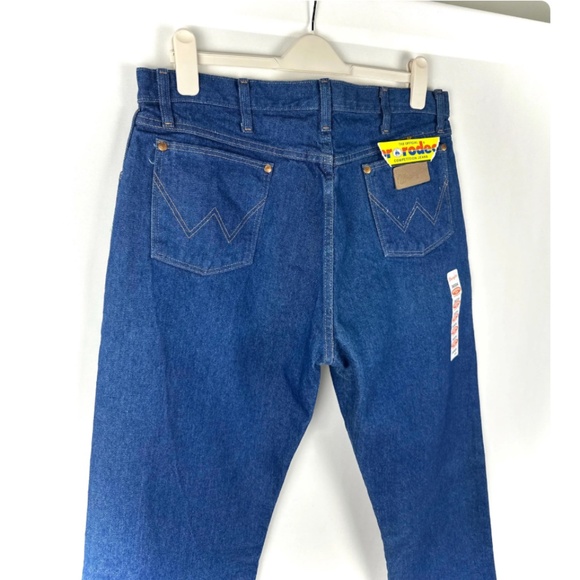 Vintage Wrangler Cowboy Cut Straight Leg Blue Jeans • Medium Wash • 36 x 34 Mens - Picture 2 of 8